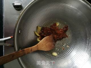 三文鱼腩大酱汤的做法步骤：3