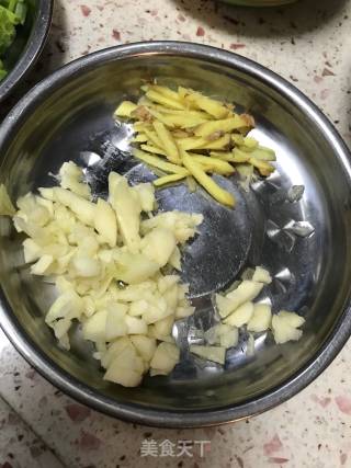 爆炒生蚝的做法步骤：1