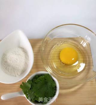 芹菜叶鸡蛋小饼的做法步骤：1