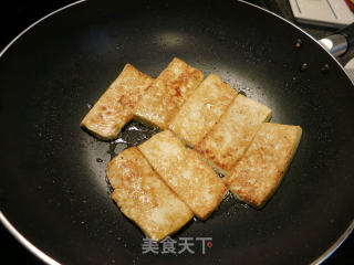 咸肉烧豆腐的做法步骤：1
