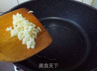 青椒炒火腿的做法步骤：2