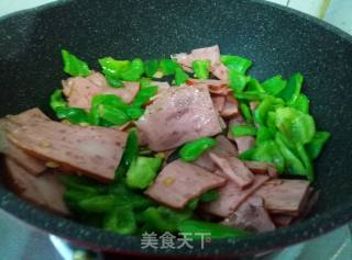 青椒炒火腿的做法步骤：5