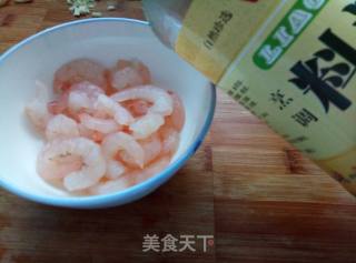 芹菜炒虾仁的做法步骤：2
