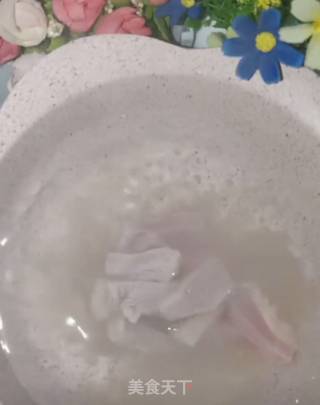 小米瘦肉粥的做法步骤：4