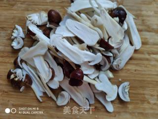 蚝油草菇的做法步骤：2