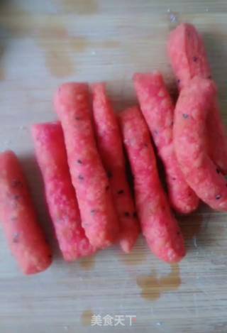 火龙果香酥芝麻条的做法步骤：7