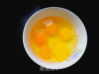 尖椒炒鸡蛋的做法步骤：2