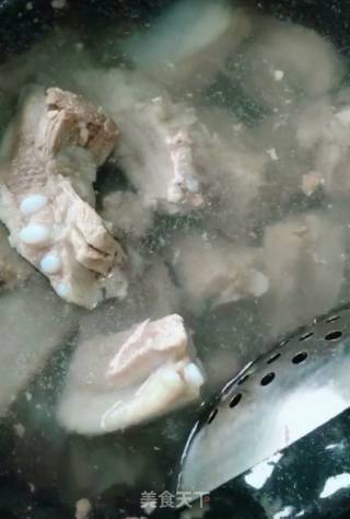 萝卜排骨汤的做法步骤：2