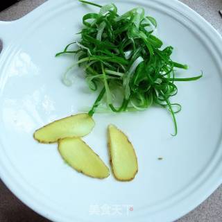 清蒸石斑鱼的做法步骤：2