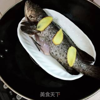 清蒸石斑鱼的做法步骤：4