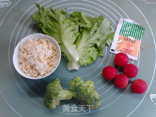 千岛酱拌蔬菜方便面的做法步骤：1