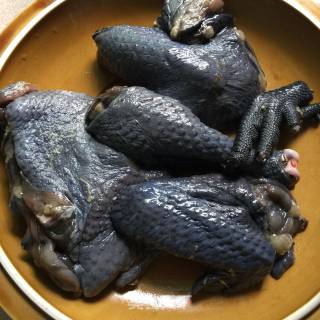 乌鸡灵芝汤的做法步骤：1