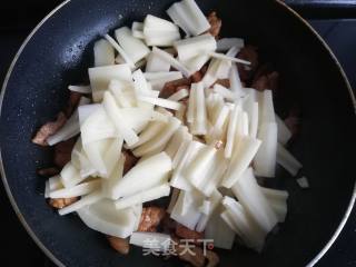 香菇肉片葱炒藕的做法步骤：9