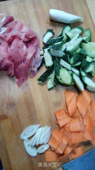 肉片三色菜的做法步骤：2