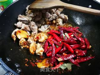 土豆炖排骨的做法步骤：7