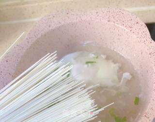 葱香鸡蛋面的做法步骤：5