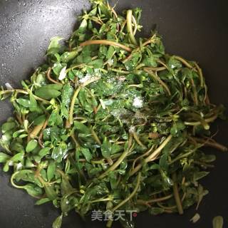 马齿苋鸡蛋面的做法步骤：3