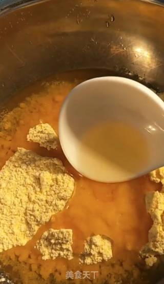 玉米面桃酥的做法步骤：2