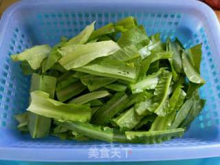 豆豉鲮鱼炒麦菜的做法步骤：1