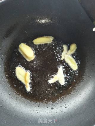 香菇木耳红烧鸡的做法步骤：4