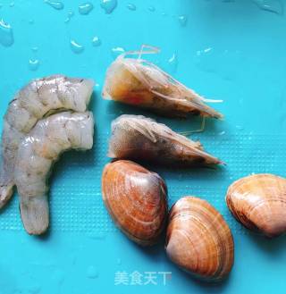 海鲜面的做法步骤：2