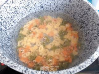 【宝宝辅食】三文鱼杂蔬意面的做法步骤：2
