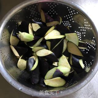 红烧茄子的做法步骤：1