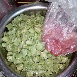 榄菜肉末四季豆的做法步骤：1