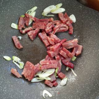 芹菜炒牛肉的做法步骤：4