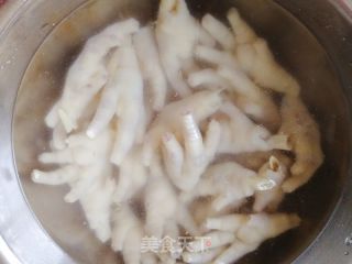 边吃边看球-柠檬鸡爪的做法步骤：5