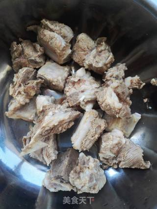 鱼腥草炖排骨的做法步骤：1