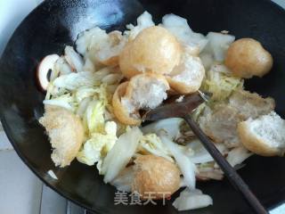 香菇油面筋炒白菜的做法步骤：5