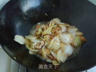 香菇油面筋炒白菜的做法步骤：7