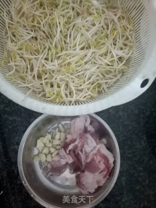 绿豆芽炒肉片的做法步骤：1