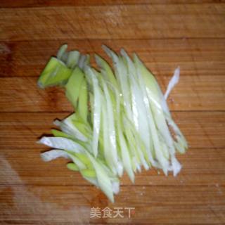 黄瓜溜鸡片的做法步骤：1