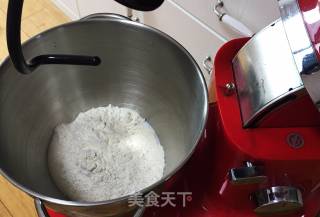 全麦红枣芝麻面包的做法步骤：1