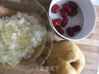 冰糖银耳炖雪梨的做法步骤：1
