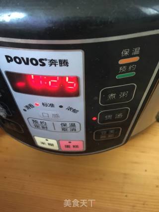 冰糖银耳炖雪梨的做法步骤：4