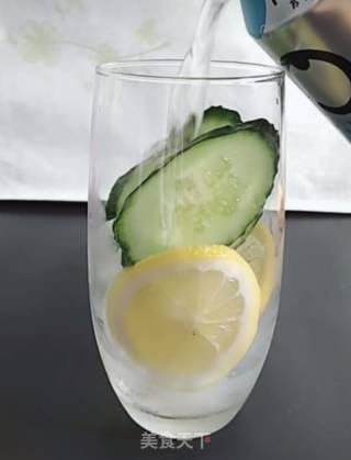 黄瓜柠檬泡泡水的做法步骤：6