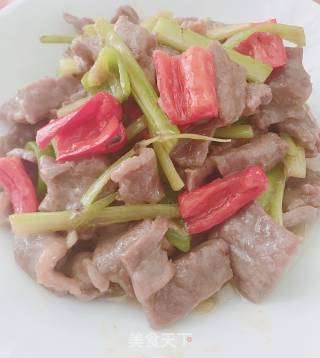 香芹炒牛肉的做法步骤：7