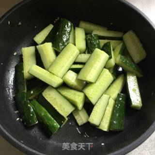 脆炒黄瓜条的做法步骤：1