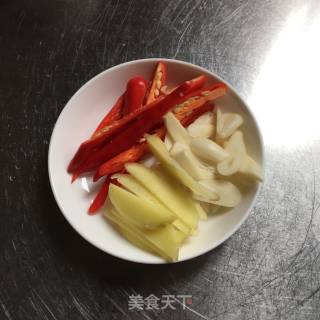 脆炒黄瓜条的做法步骤：3