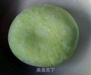 菠菜汁猫耳朵面的做法步骤：1