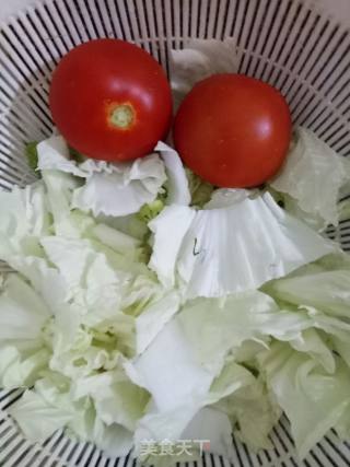 番茄炒白菜的做法步骤：1