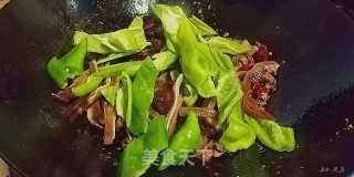 小炒腊猪耳的做法步骤：5