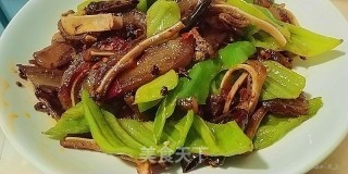 小炒腊猪耳的做法步骤：6