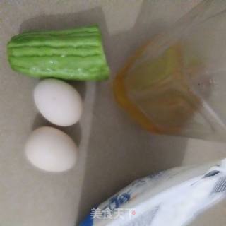 苦瓜炒鸡蛋的做法步骤：1