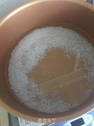 海参虾仁粥的做法步骤：1