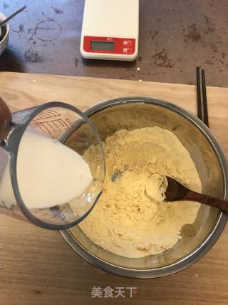 玉米面窝窝头的做法步骤：4