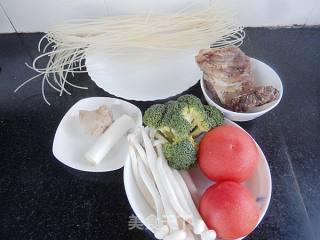 茄汁牛肉汤粉的做法步骤：1